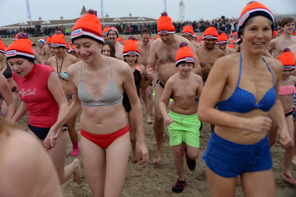 ../Images/Nieuwjaarsduik Noordwijk 2020 055.jpg